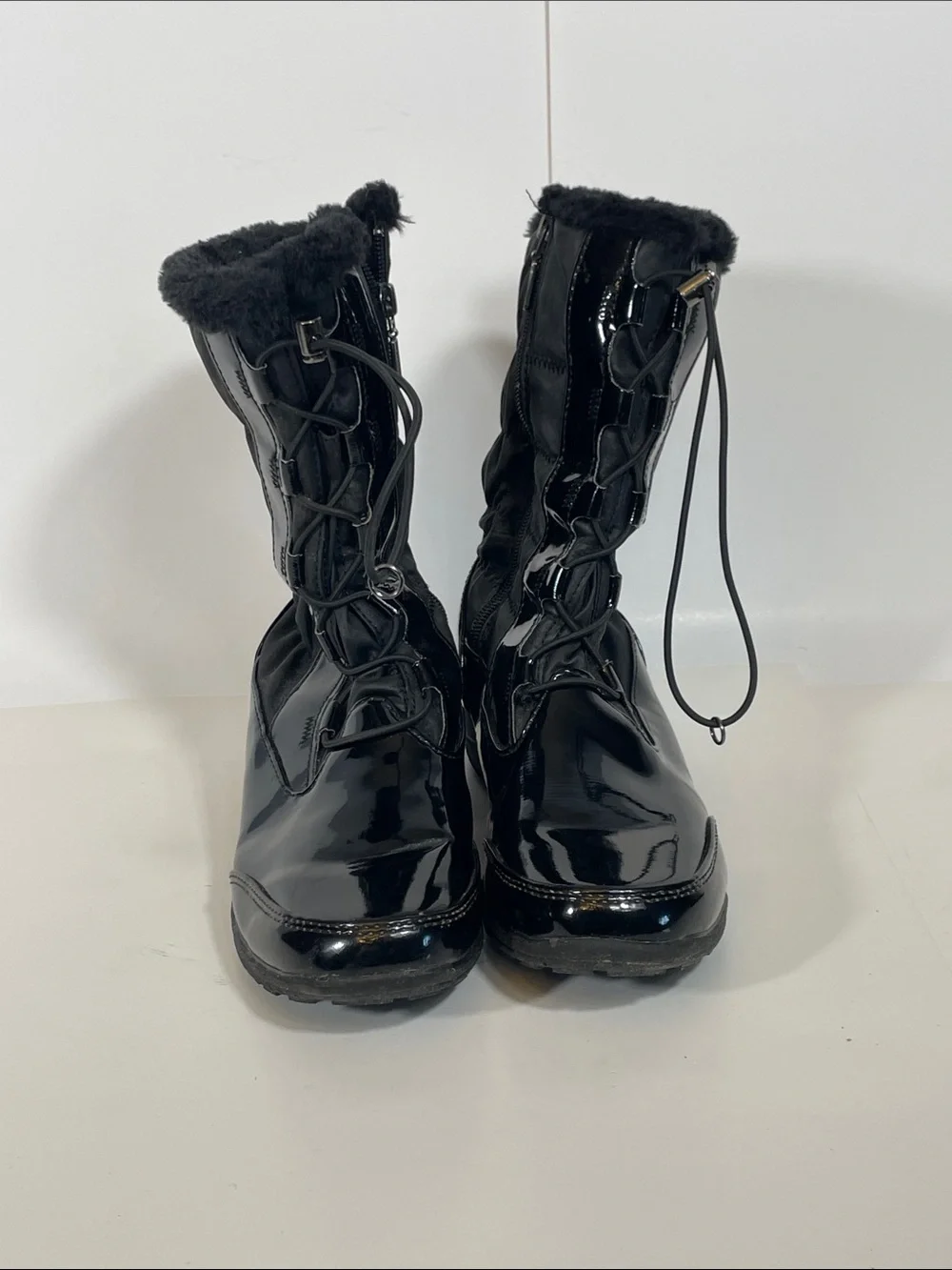 Khombu Black Faux Fur Lined Winter Boots Patent Toe Lace Up Women's Size 8 M